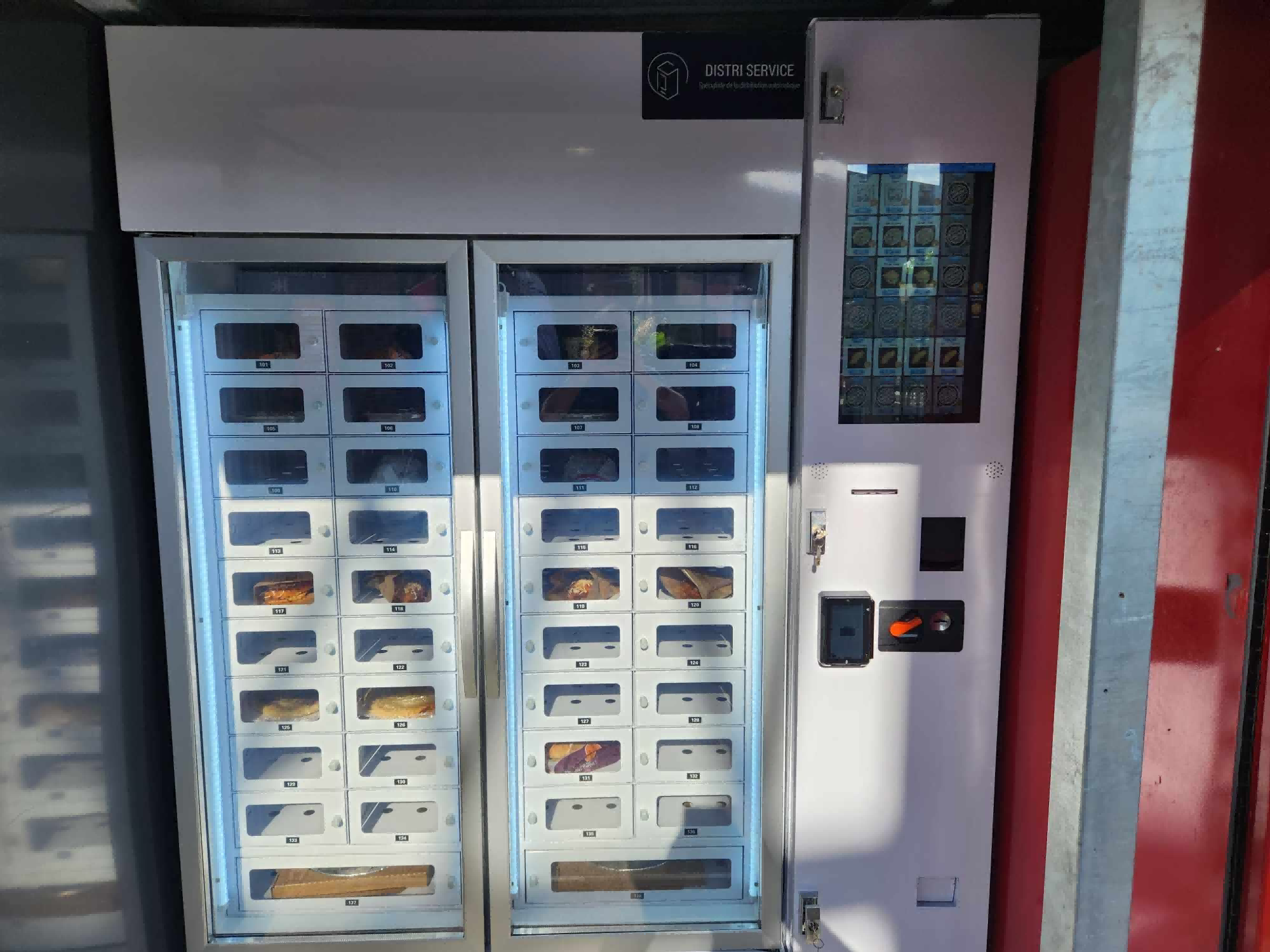 vending machine with automatic payment